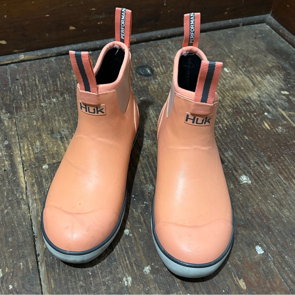 Huk Women's Waterproof Rogue Wave Slip
On Deck Boots Pink Size 7